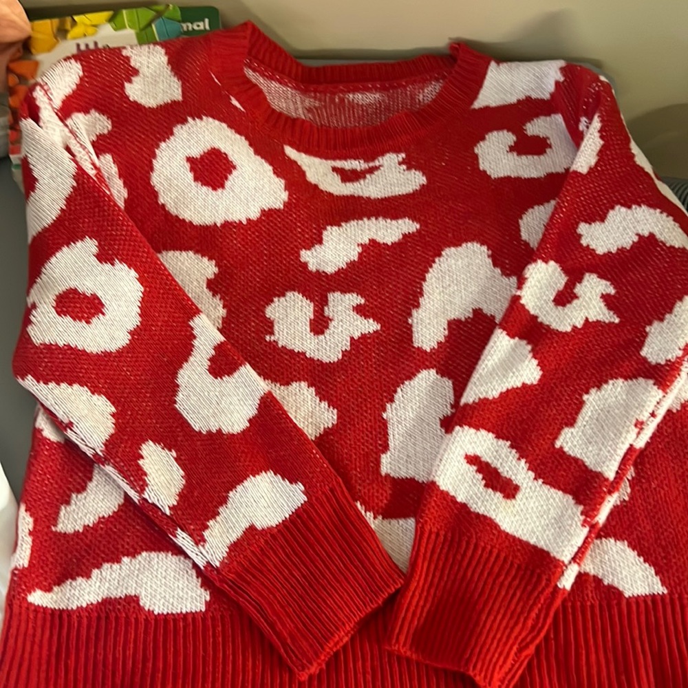 Red and White Women's Crew Neck Sweater